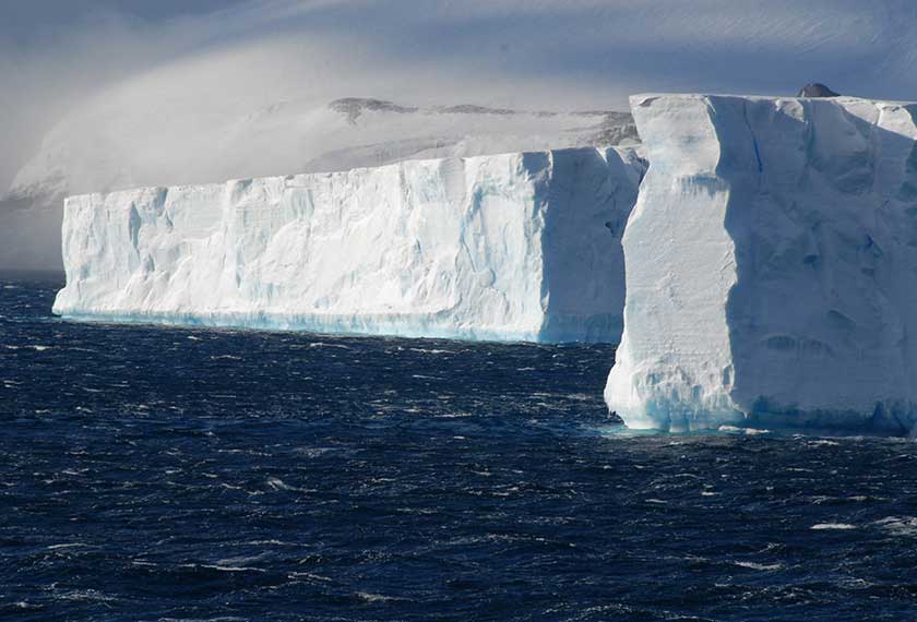Cruceros Antartida - Mar de Wedell<br>M/V Ushuaia