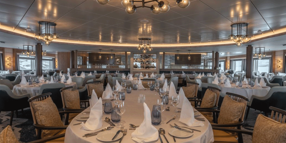 Restaurant Jens Munsk - Deck 6: Sassuma Arnaa Deck 